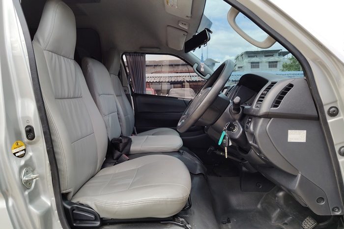 TOYOTA 2WD 2019 3.0 MT COMMUTER SILVER  3296 full