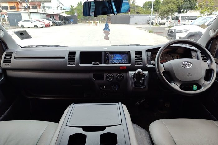 TOYOTA 2WD 2019 3.0 MT COMMUTER SILVER  3296 full