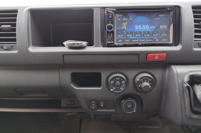 TOYOTA 2WD 2019 3.0 MT COMMUTER SILVER  3296 full