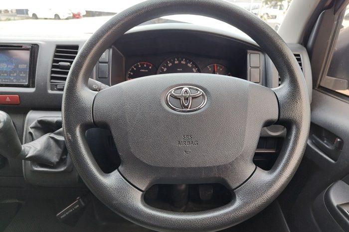 TOYOTA 2WD 2019 3.0 MT COMMUTER SILVER  3296 full