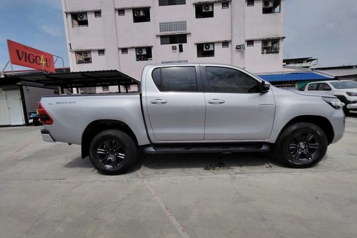 REVO PRE 2020 2.4E AT DOUBLE CAB SILVER  9030 full