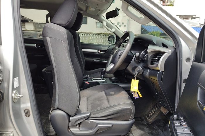 REVO PRE 2020 2.4E AT DOUBLE CAB SILVER  9030 full