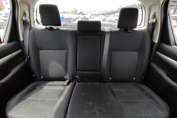 REVO PRE 2020 2.4E AT DOUBLE CAB SILVER  9030 full