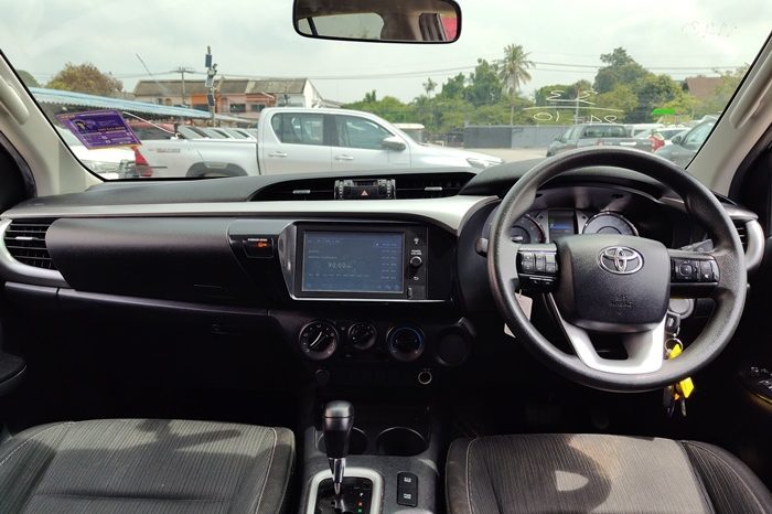 REVO PRE 2020 2.4E AT DOUBLE CAB SILVER  9030 full