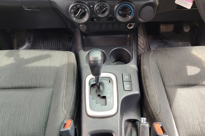 REVO PRE 2020 2.4E AT DOUBLE CAB SILVER  9030 full