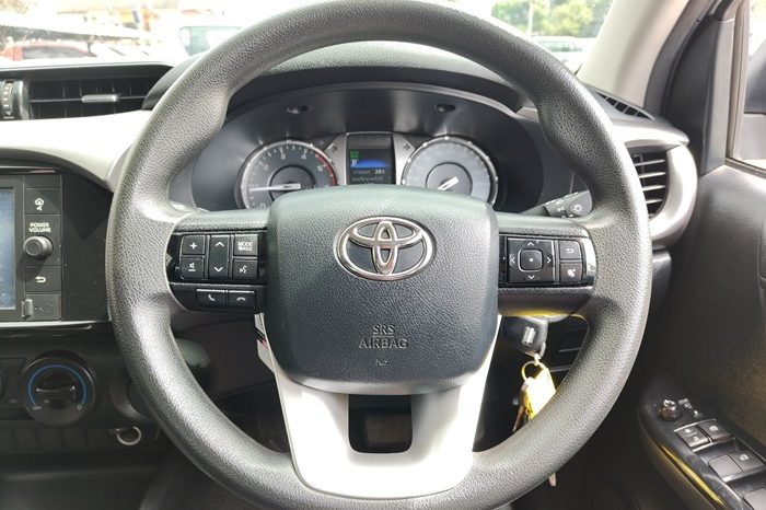 REVO PRE 2020 2.4E AT DOUBLE CAB SILVER  9030 full