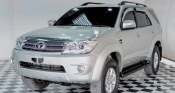 TOYOTA 2WD 2010 2.7V AT FORTUNER SILVER  1574