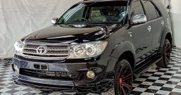 TOYOTA 4WD 2005 2.7V AT FORTUNER BLACK  2333