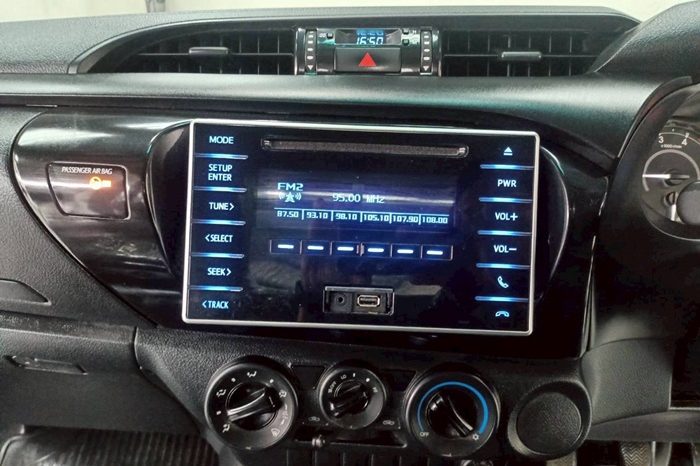 REVO 2WD 2020 2.4J MT STANDARD WHITE  3144 full