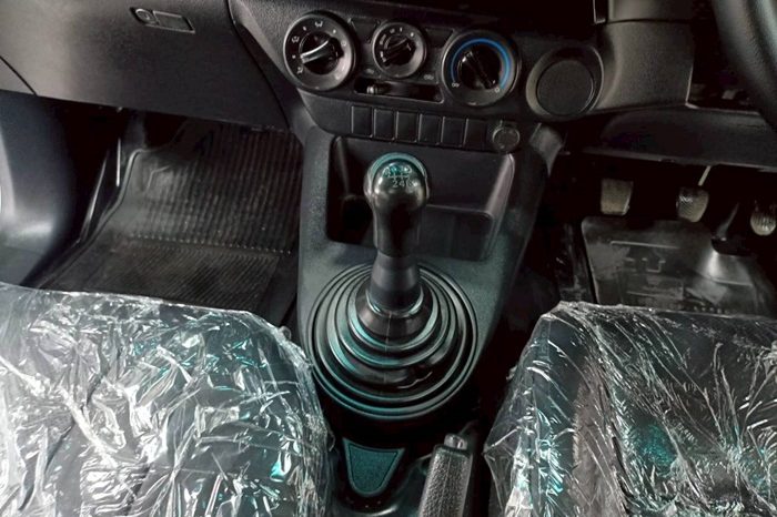 REVO 2WD 2020 2.4J MT STANDARD WHITE  3144 full