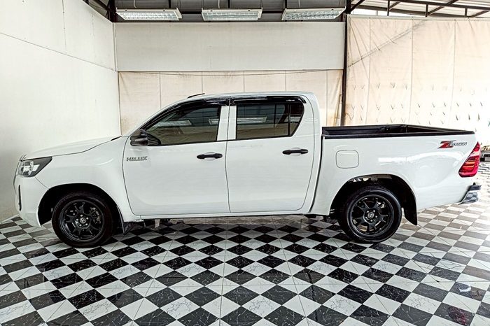REVO 2WD 2022 2.4E AT DOUBLE CAB WHITE  4873 full