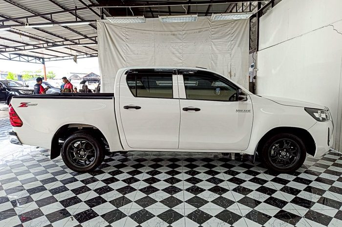 REVO 2WD 2022 2.4E AT DOUBLE CAB WHITE  4873 full