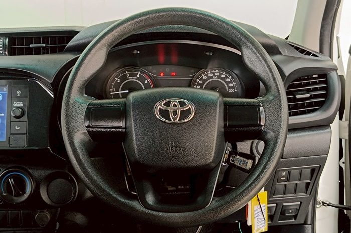 REVO 2WD 2022 2.4E AT DOUBLE CAB WHITE  4873 full