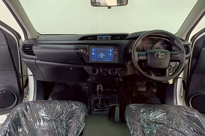 REVO 2WD 2022 2.4E AT DOUBLE CAB WHITE  4873 full