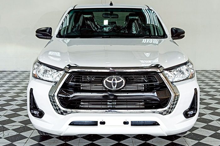 REVO 2WD 2022 2.4E AT DOUBLE CAB WHITE  4873 full