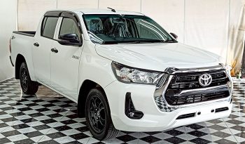 REVO 2WD 2022 2.4E AT DOUBLE CAB WHITE  4873 full