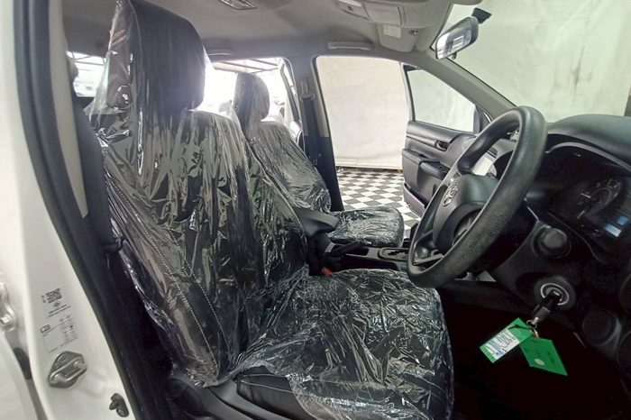 REVO 2WD 2022 2.4E AT DOUBLE CAB WHITE  5466 full