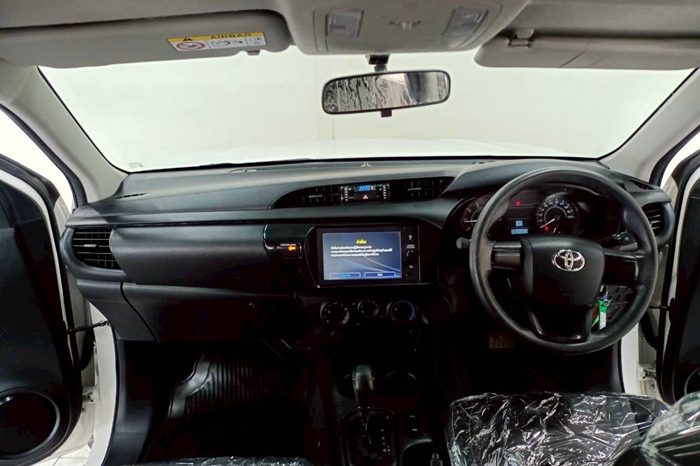 REVO 2WD 2022 2.4E AT DOUBLE CAB WHITE  5466 full