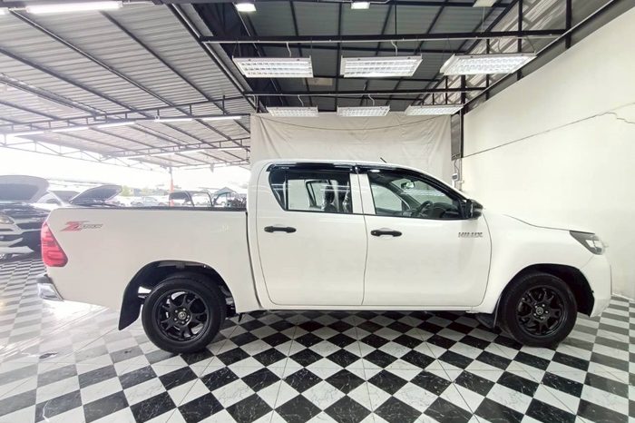 REVO 2WD 2022 2.4E AT DOUBLE CAB WHITE  5466 full
