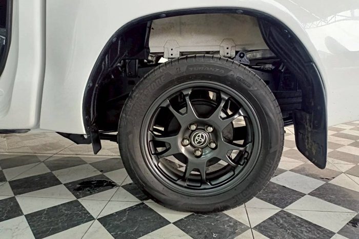 REVO 2WD 2022 2.4E AT DOUBLE CAB WHITE  5466 full