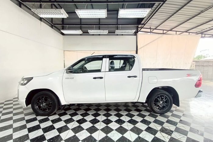 REVO 2WD 2022 2.4E AT DOUBLE CAB WHITE  5466 full