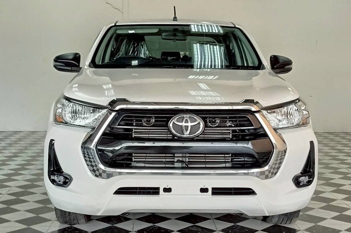REVO 2WD 2022 2.4E AT DOUBLE CAB WHITE  5466 full
