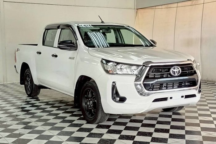 REVO 2WD 2022 2.4E AT DOUBLE CAB WHITE  5466 full