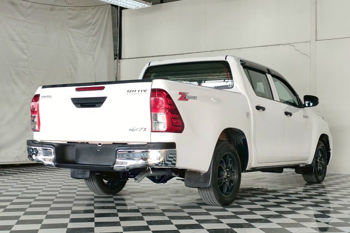 REVO 2WD 2022 2.4E AT DOUBLE CAB WHITE  5466 full