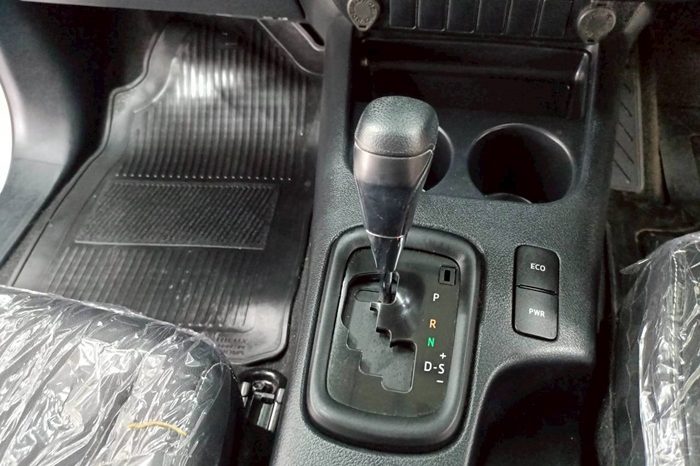 REVO 2WD 2022 2.4E AT DOUBLE CAB WHITE  5466 full