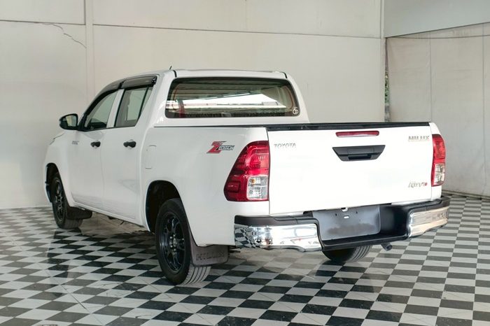 REVO 2WD 2022 2.4E AT DOUBLE CAB WHITE  5466 full