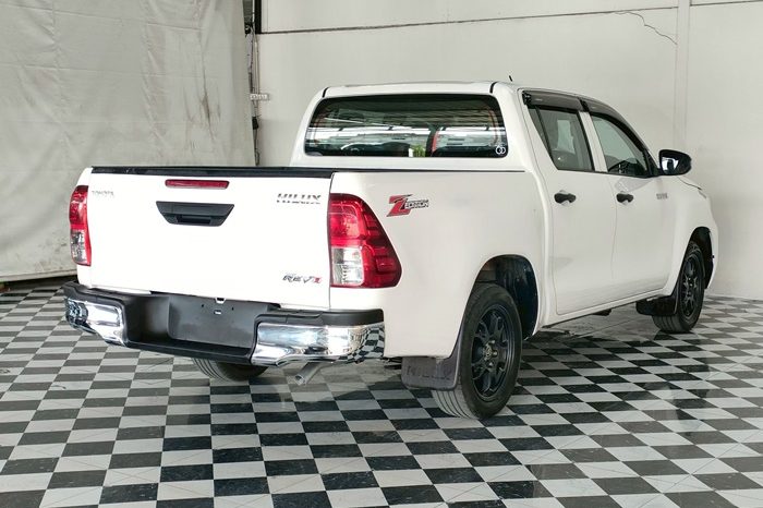 REVO 2WD 2022 2.4E AT DOUBLE CAB WHITE  5466 full