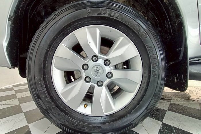REVO 4WD 2020 2.4E MT SMART CAB SILVER  6923 full