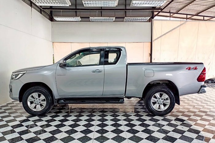REVO 4WD 2020 2.4E MT SMART CAB SILVER  6923 full
