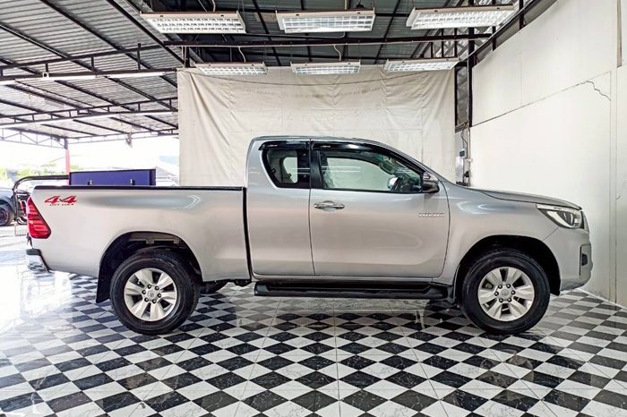 REVO 4WD 2020 2.4E MT SMART CAB SILVER  6923 full