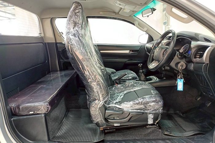 REVO 4WD 2020 2.4E MT SMART CAB SILVER  6923 full