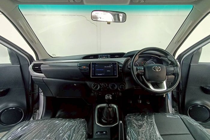 REVO 4WD 2020 2.4E MT SMART CAB SILVER  6923 full