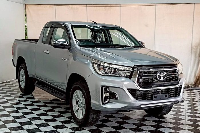 REVO 4WD 2020 2.4E MT SMART CAB SILVER  6923 full