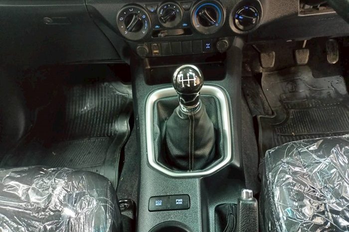 REVO 4WD 2020 2.4E AT SMART CAB SILVER  6294 full