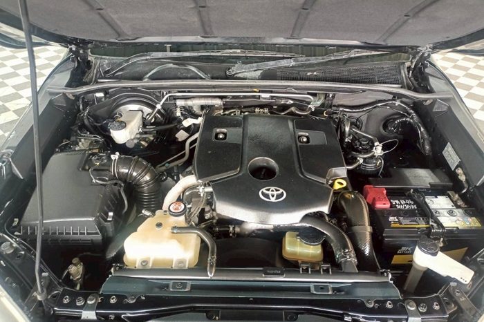 REVO 2WD 2018 2.4J MT STANDARD BLACK 6346 full