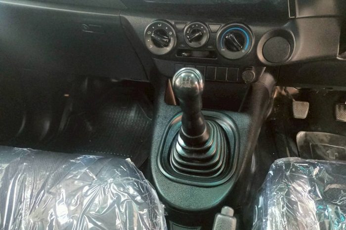 REVO 2WD 2018 2.4J MT STANDARD BLACK 6346 full