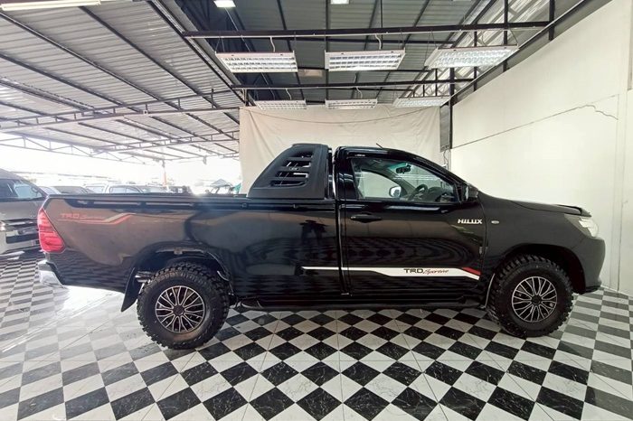 REVO 2WD 2018 2.4J MT STANDARD BLACK 6346 full