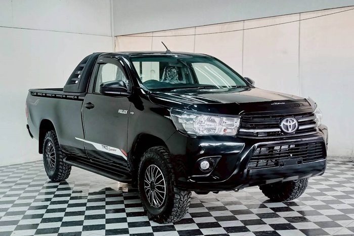 REVO 2WD 2018 2.4J MT STANDARD BLACK 6346 full