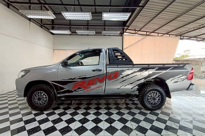 REVO 2WD 2018 2.4J MT STANDARD SILVER  6354 full