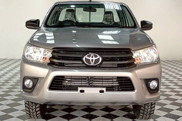 REVO 2WD 2018 2.4J MT STANDARD SILVER  6354 full