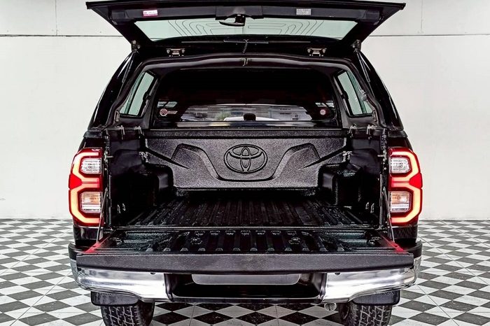REVO 4WD 2020 2.8G AT DOUBLE CAB BLACK  661 full