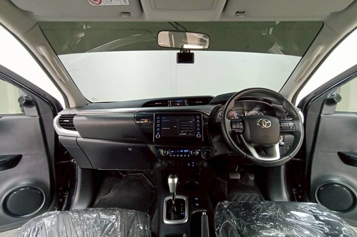 REVO 4WD 2020 2.8G AT DOUBLE CAB BLACK  661 full