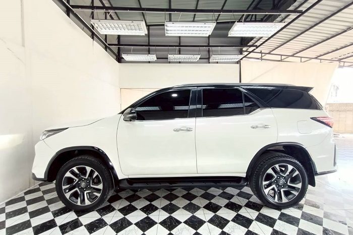 TOYOTA 2WD 2021 2.8V AT FORTUNER WHITE  6791 full
