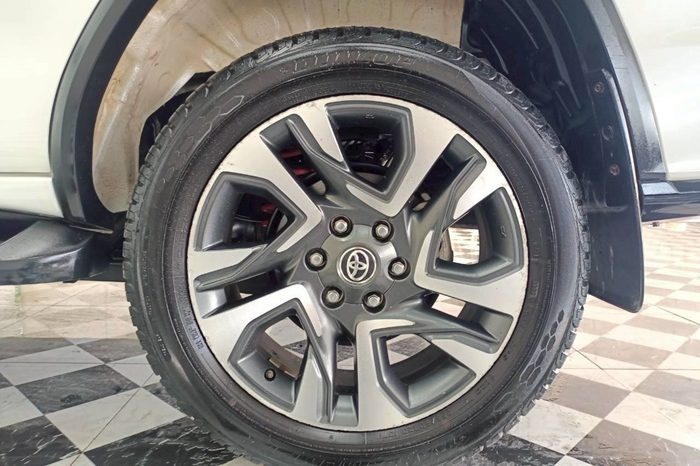 TOYOTA 2WD 2021 2.8V AT FORTUNER WHITE  6791 full