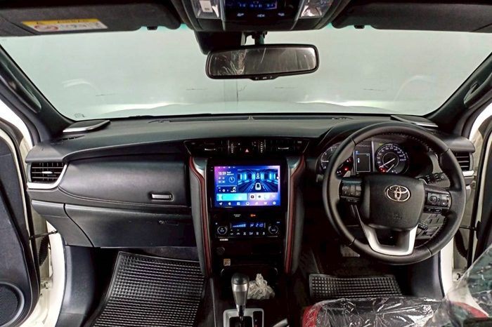 TOYOTA 2WD 2021 2.8V AT FORTUNER WHITE  6791 full