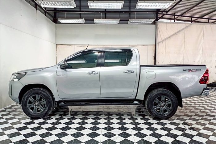 REVO PRE 2022 2.4E AT DOUBLE CAB SILVER  9544 full